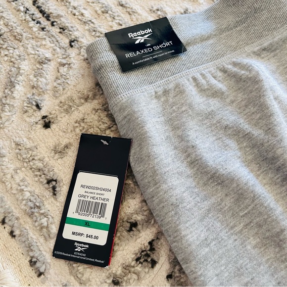 Reebok Women’s Balance Shorts Size‎ XL Heather Gray - Picture 3 of 6